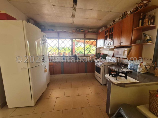 Beautiful Country House in Punta Barco